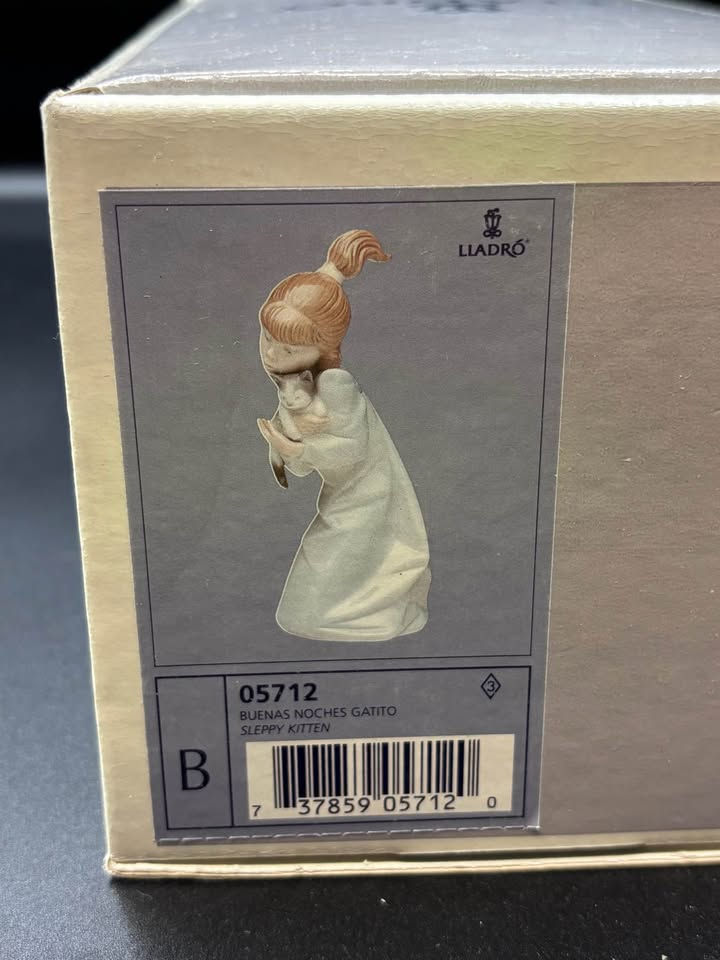 Thumbnail: Lladro 5712 Sleepy Kitten Porcelain Figurine