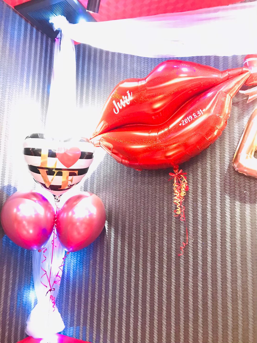 サムネイル： ナイトワーク出張装飾 文字バルーン+天井LED