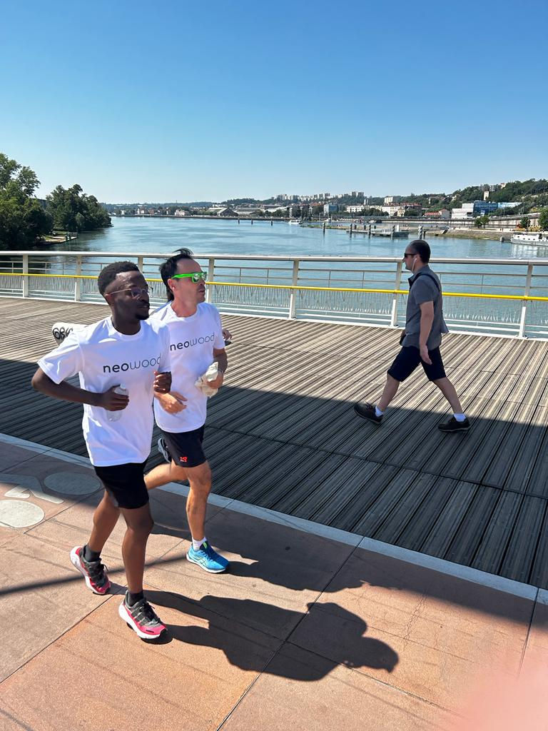 Les collaborateurs de neowood pendant la Course des Héros