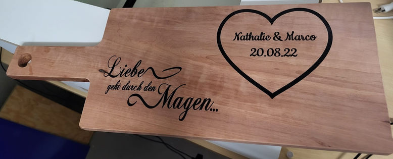 Holzbrett mit Gravur für Hochzeit