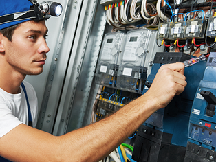 5 Benefits Of Becoming An Electrician