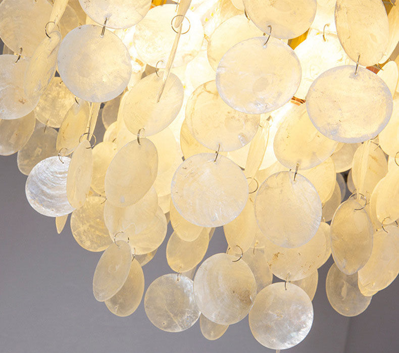 Miniaturbild: Elegant Shell-Inspired Chandelier - Luxurious Lighting for Refined Interiors Details 2