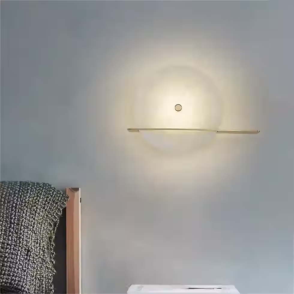 الصورة المصغرة: Saturno Alabaster Disc Wall Sconce – Integrated LED Brass Blade