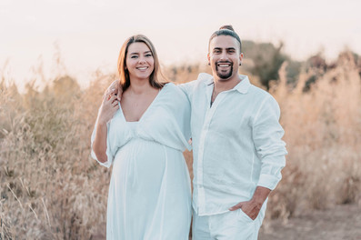 im-creative-hochzeit-fotografin-ludwigsburg-stuttgart-portrait-paar-babybauch-schwangerschaft-maternity-sonnenuntergang-natur-feld