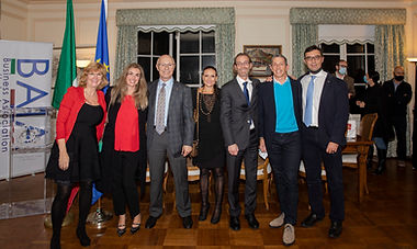 Team-BAIA-con-Douglas-Leone-scaled.jpg