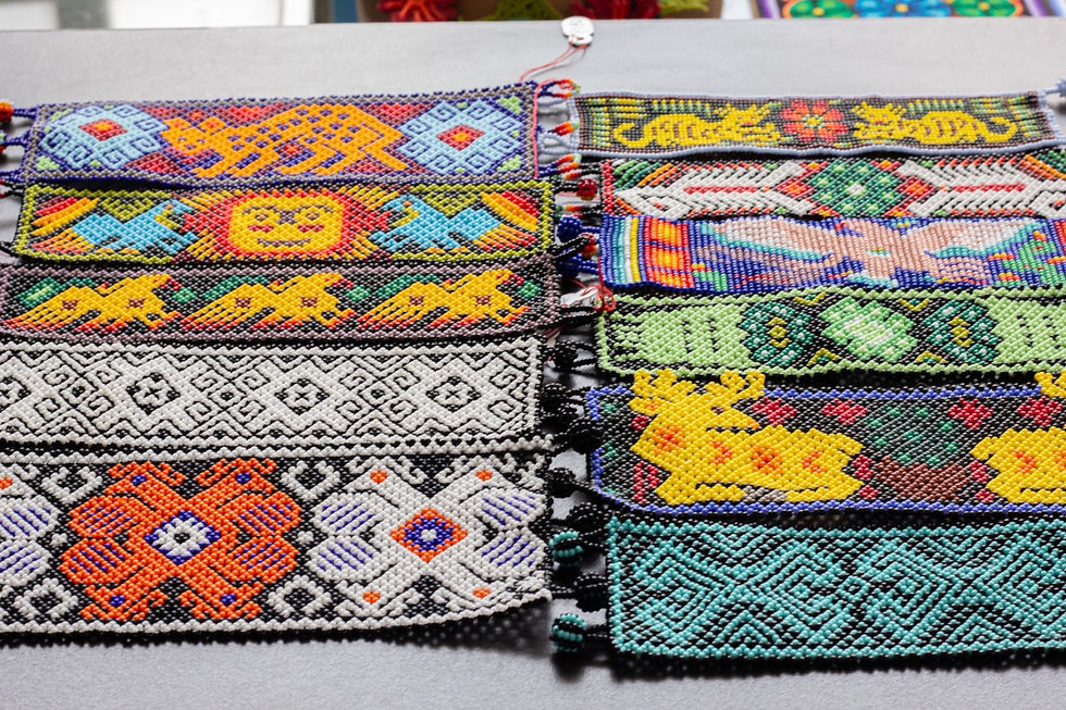 Miniature : Brazalete mediano en Arte tradicional Huichol