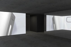 Проекция на стену и зеркальная стена