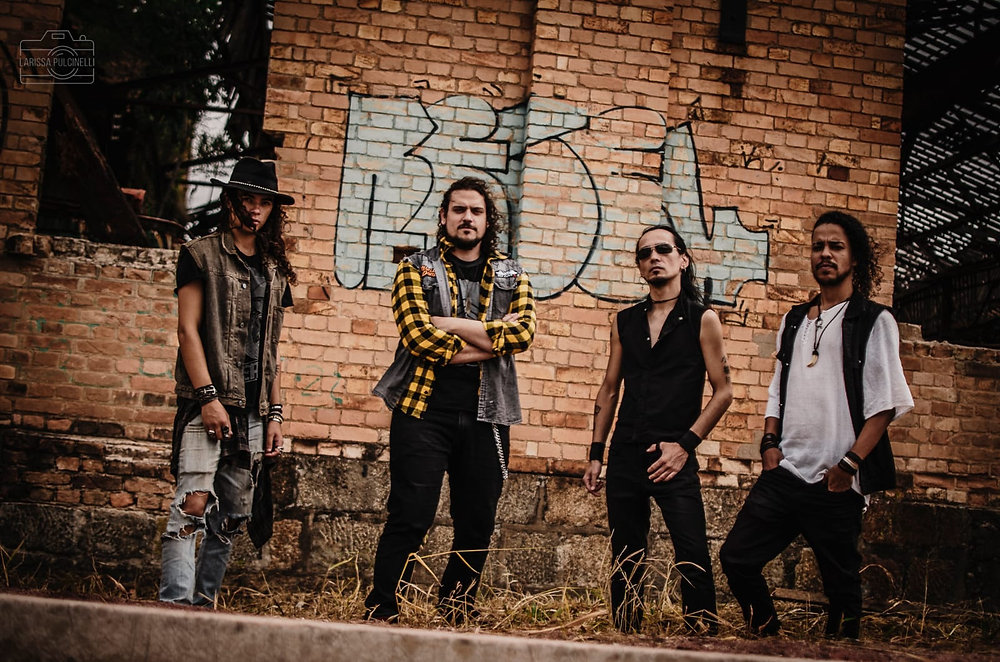 Spine Shiver lança videoclipe irreverente e brilha com celebridades em eventos por São Paulo