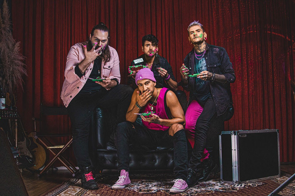 Electric Mob anuncia álbum “2 Make U Cry & Dance” e lança videoclipe de “By The Name (nanana)”