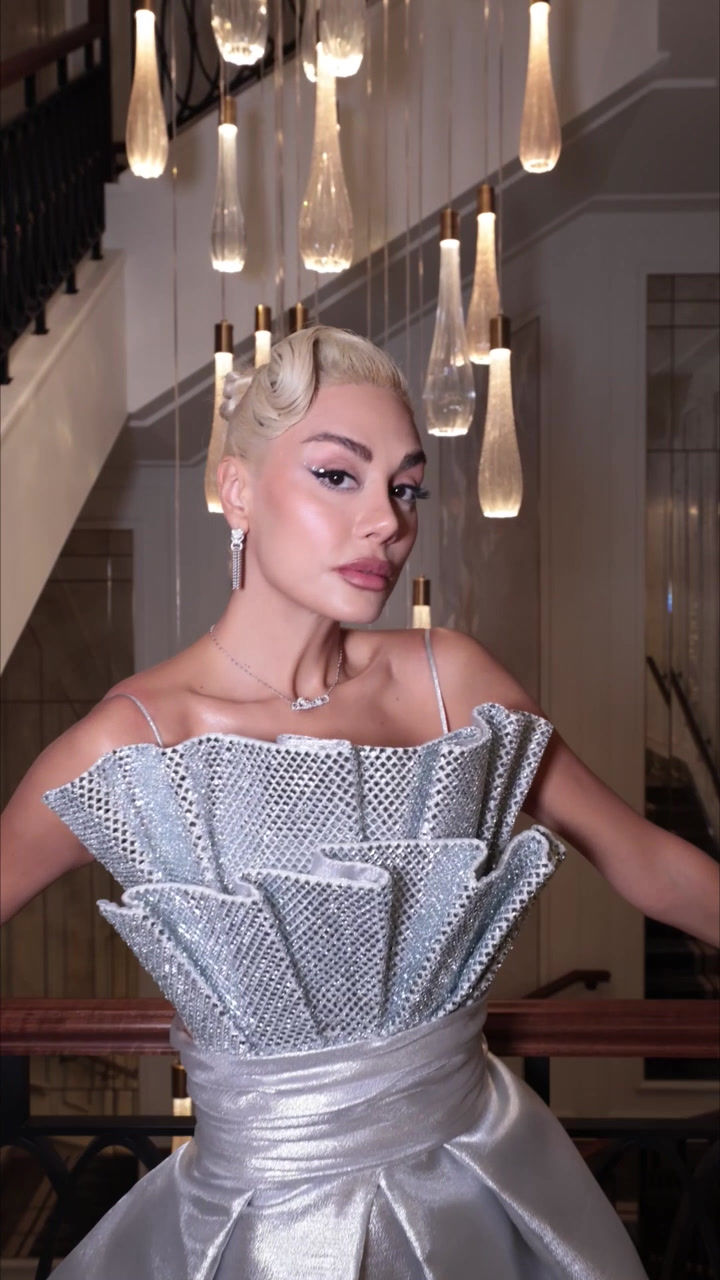 Thumbnail: Silver Diamond Queen Gown