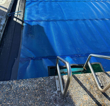 Custom ladder cutout on commercial solar bubble pool cover, Aquatech New Zealand