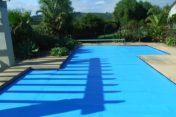 Thermal pool cover on heated residential pool in New Zealand – AquaTech 5mm insulated blanket