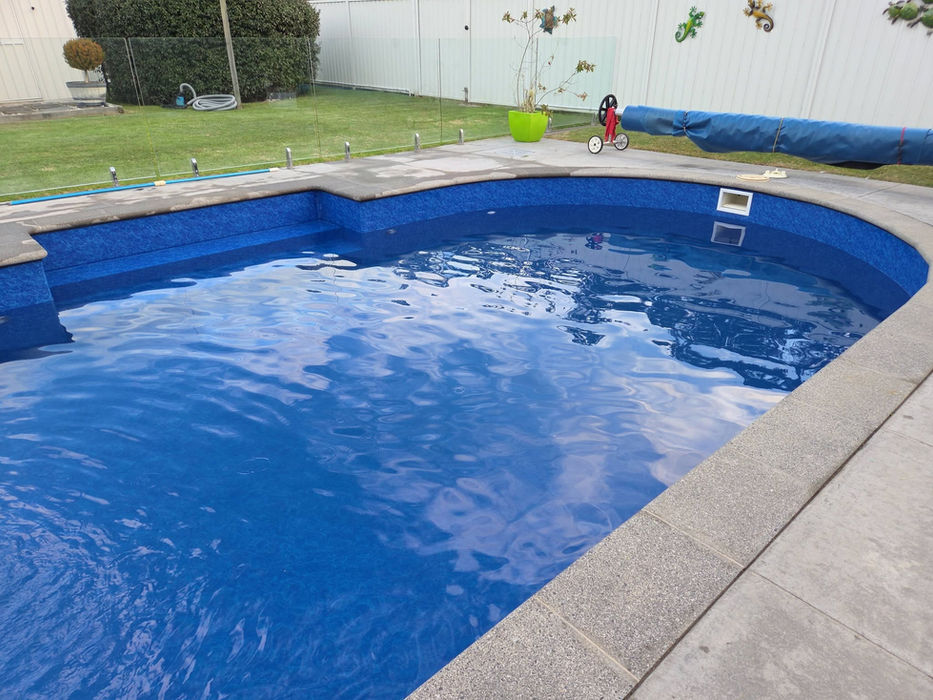 Close-up photo of a vinyl liner pool Auckland