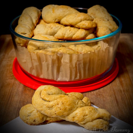 Crispy Italian pepper biscuits with visible black pepper and fennel seeds