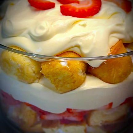 Easy Strawberry Twinkie Trifle