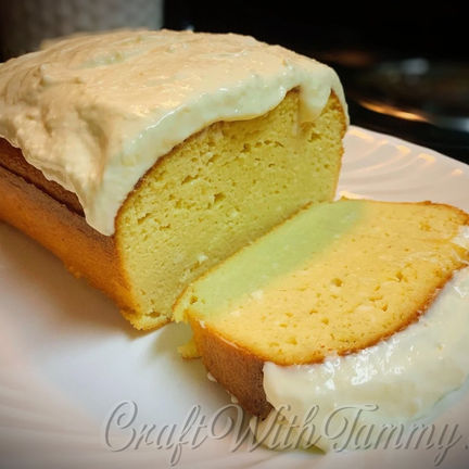 Keto Lemon Pound Cake with Cream Cheese Frosting – Zesty, Moist & Low-Carb Delight! 🍋