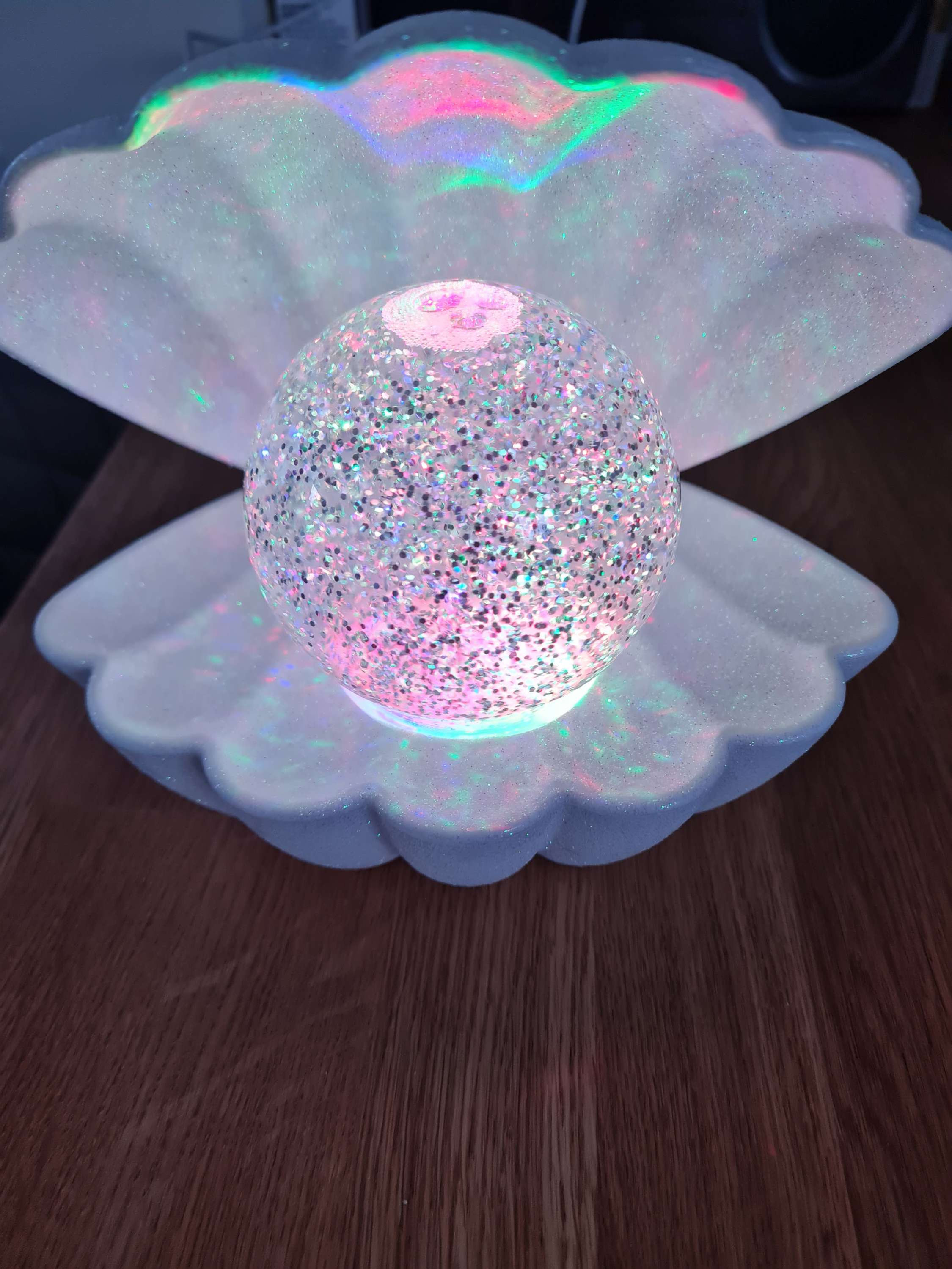 White shell clam light