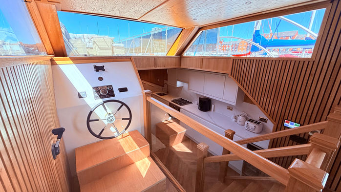 WIDE BEAM LIVEABOARD FOR SALE