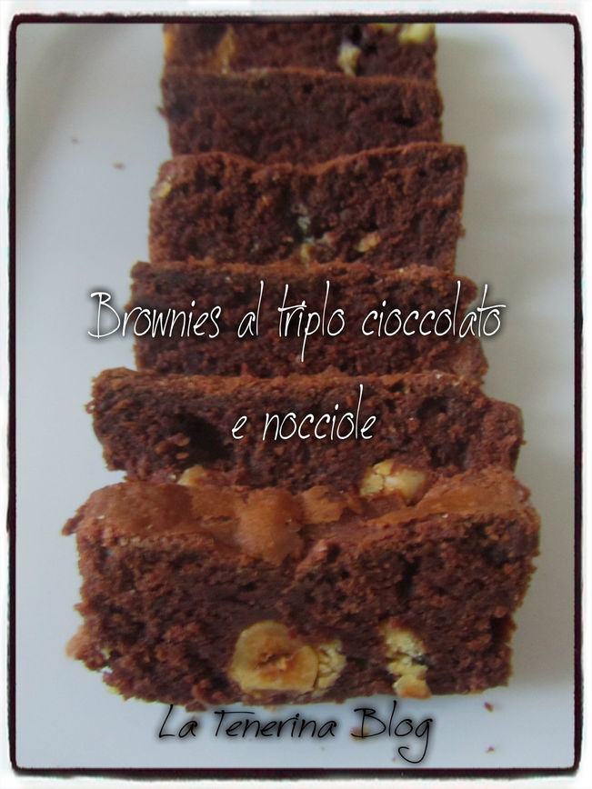 BROWNIES AL TRIPLO CIOCCOLATO E NOCCIOLE