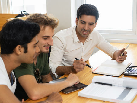 How Finance Training Courses in Dubai Help Professionals Stay Competitive