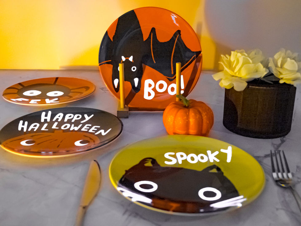 Melamine plate with luminous halloween design