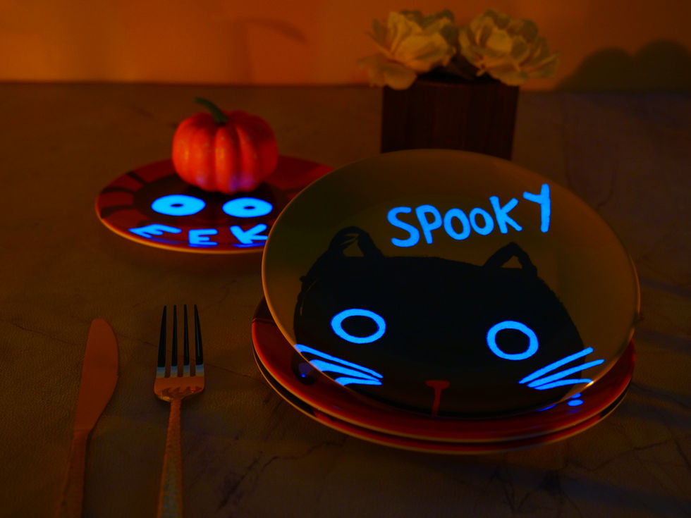 Melamine plate with luminous halloween design