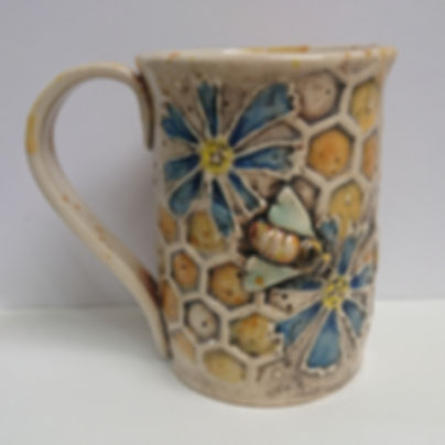 BEE MUG WITH FLOWERS   (041)