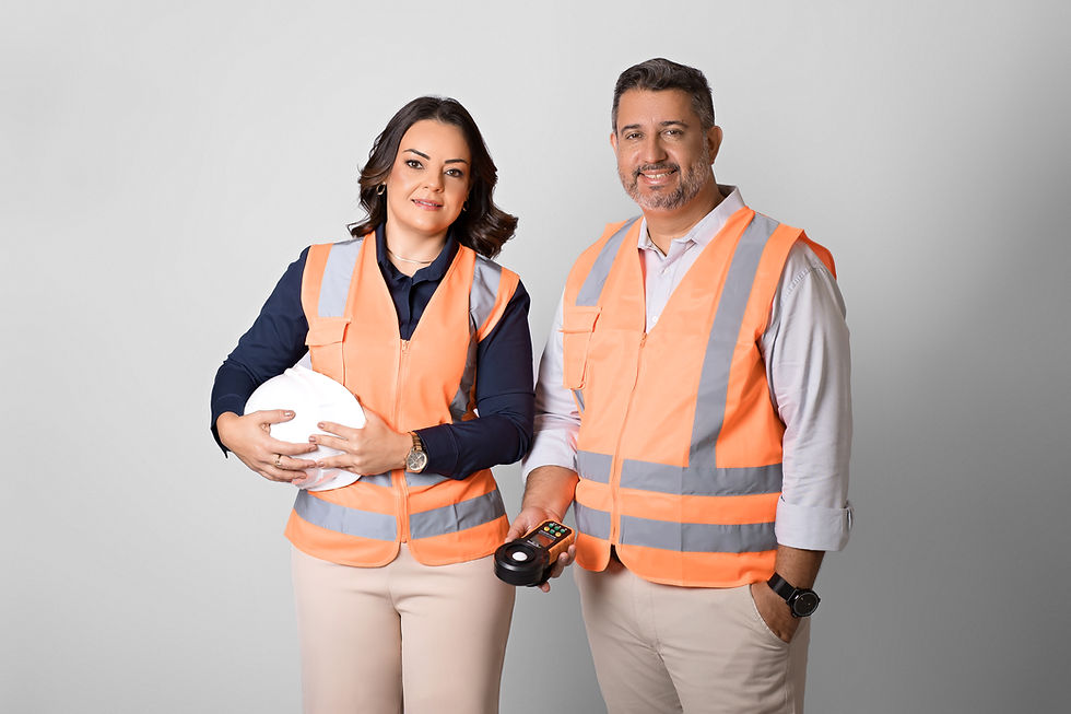 Equipe da F&D Consultoria Ergonômica em atendimento técnico.