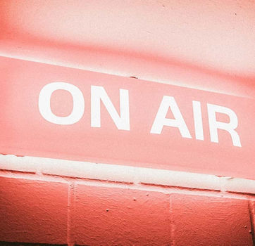 rot leuchtendes ON AIR Schild