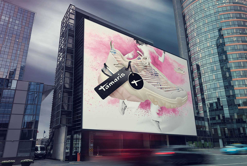 Großflächige Werbung der Tamaris Powder Kampagne durchgeführt von Men at Work.