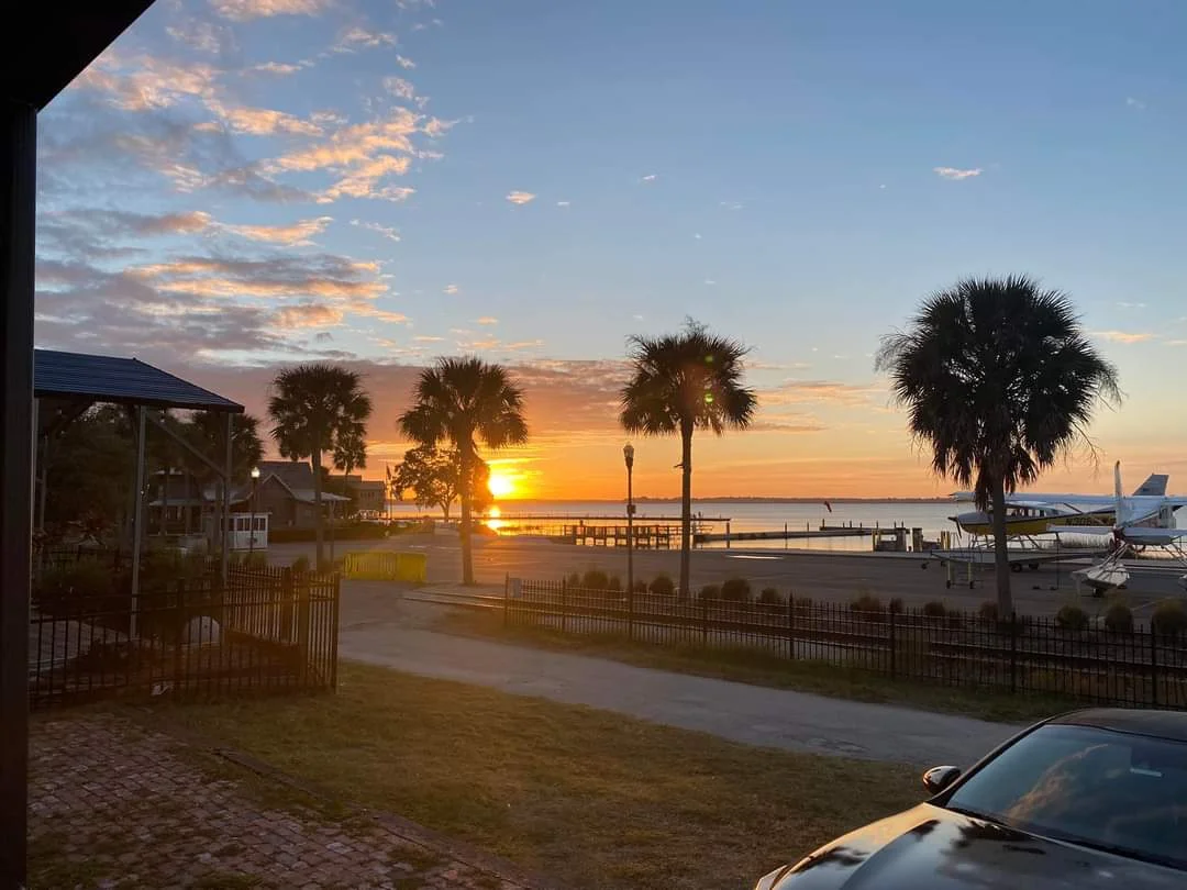 Contact Puddle Jumpers Restaurant, Tavares, FL