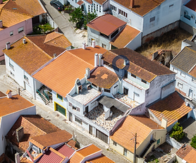 Moradia com 2 apartamento e espaço comercial - a 4 minutos da praia de São Martinho do Porto