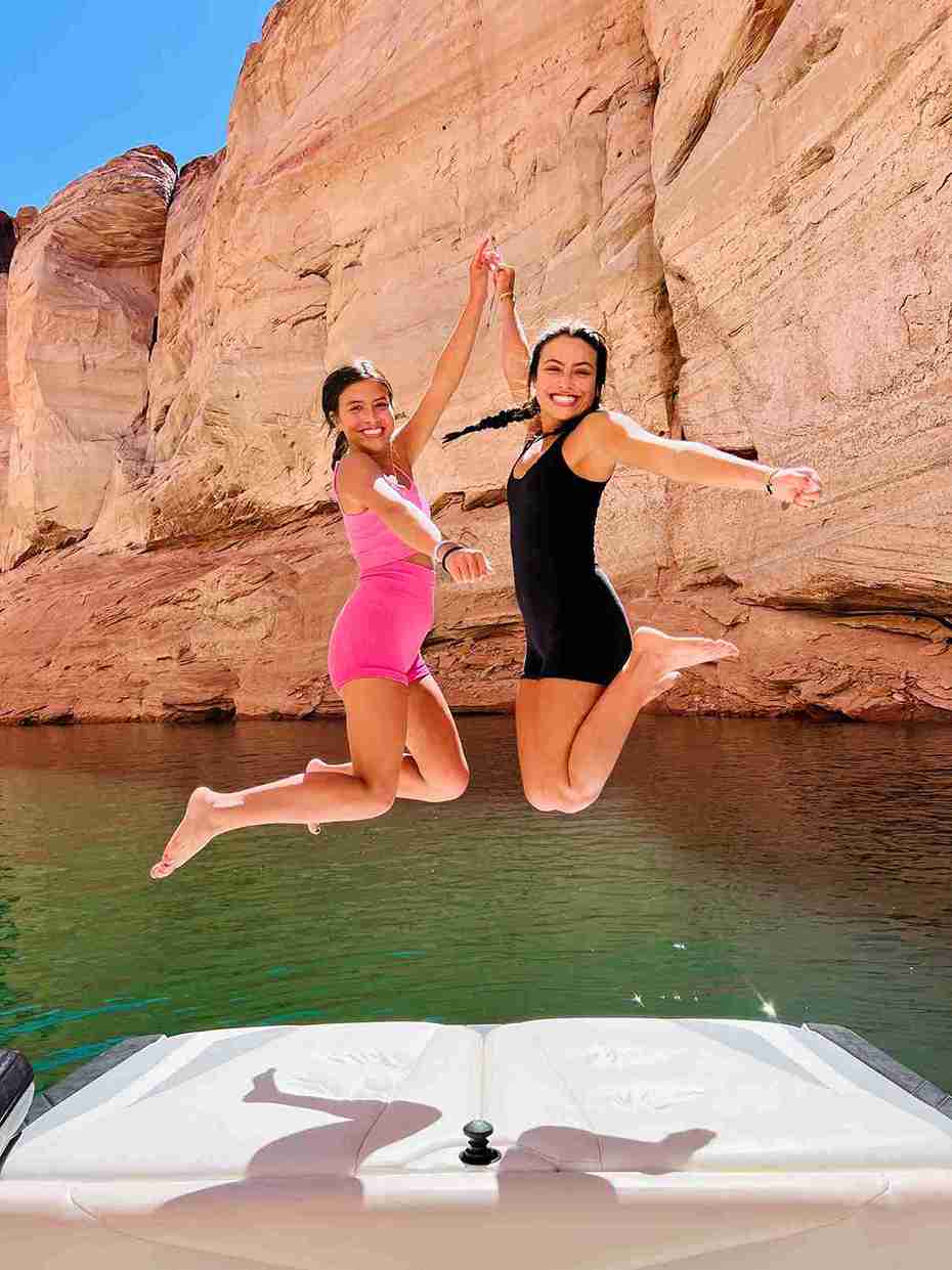 Visitors Enjoying a Boat Tour on Lake Powell, Guided by Lake Powell Experience.