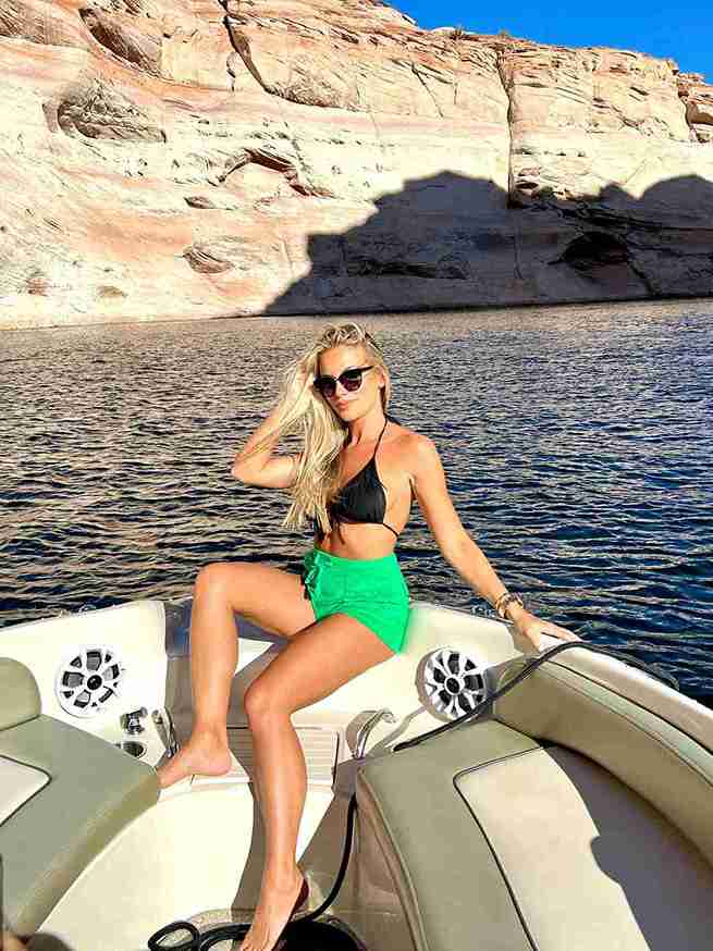 Photographic Session On Lake Powell, Organized By Lake Powell Experience For Outdoor Enthu