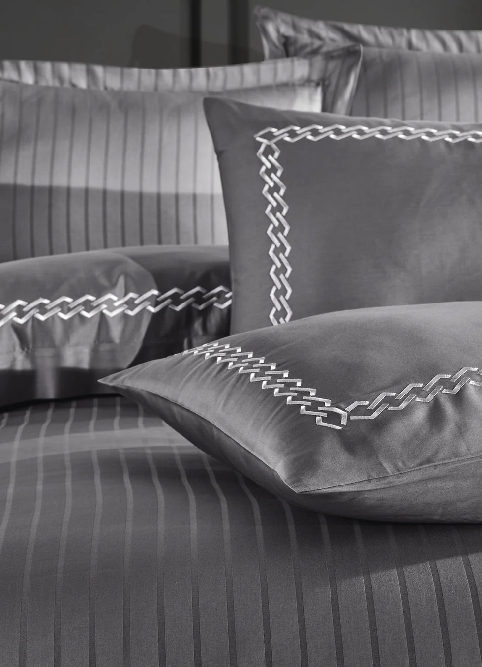 Thumbnail: Nüans Gri Pamuk Saten Çift Kişilik Nevresim Takımı