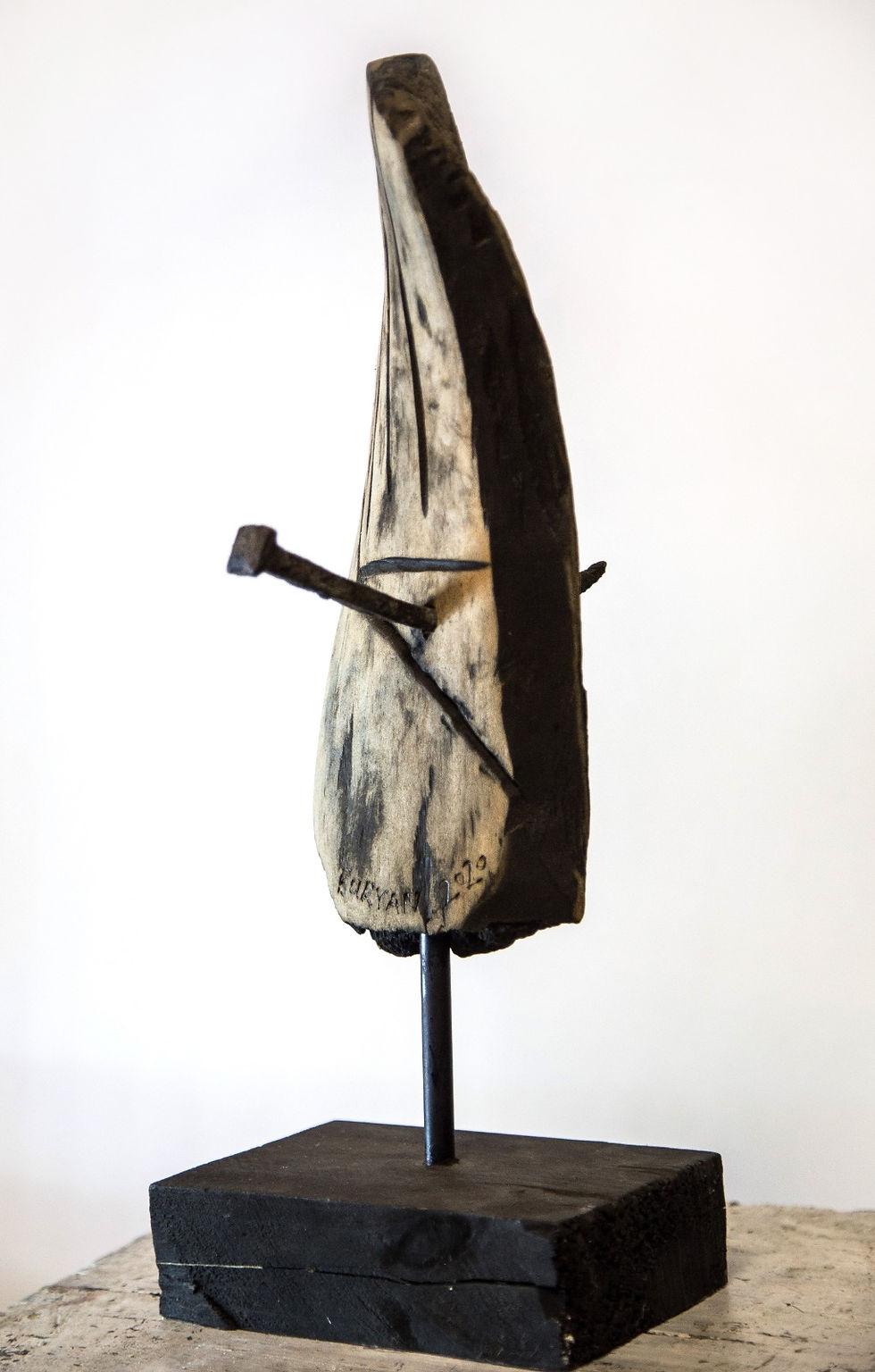 Ладонь с гвоздем