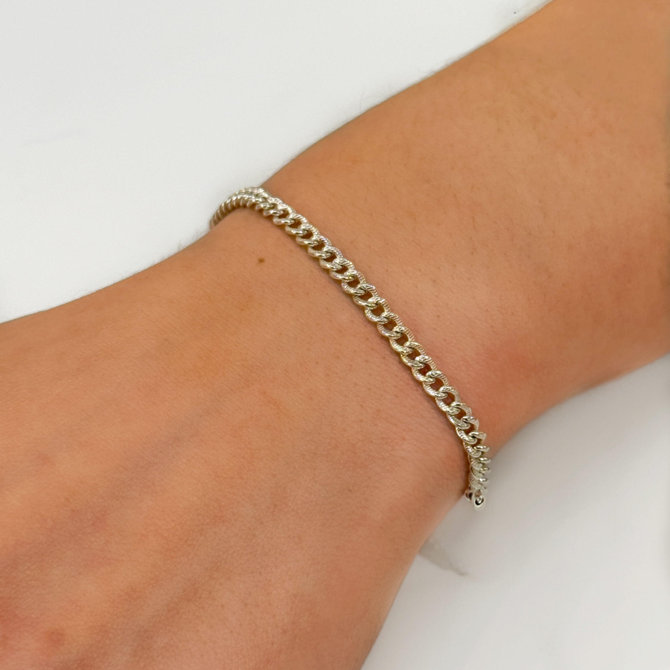 Knurled Curb