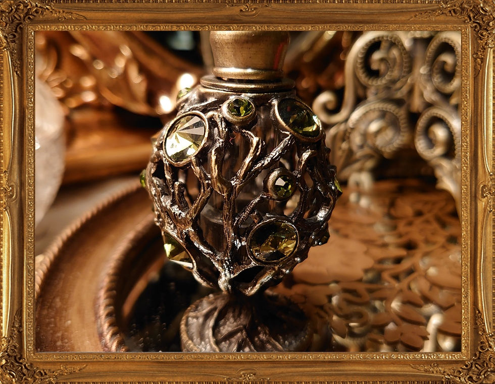 Thumbnail: Vintage green amphibole tree vine perfume bottle 復古綠色閃石樹藤香水樽