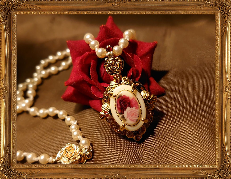 Thumbnail: Vintage rose shell pearls necklace 復古玫瑰花貝珠短頸鏈