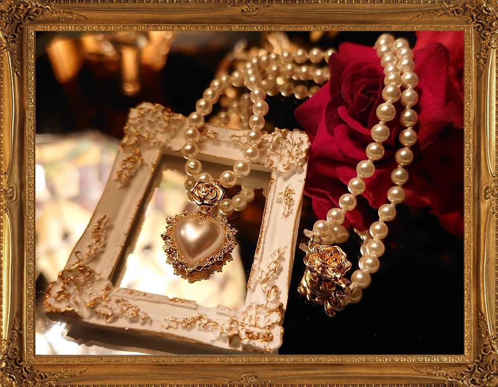 Thumbnail: Vintage heart-shaped charm shell pearl short necklace 復古細心心貝珠短頸鏈