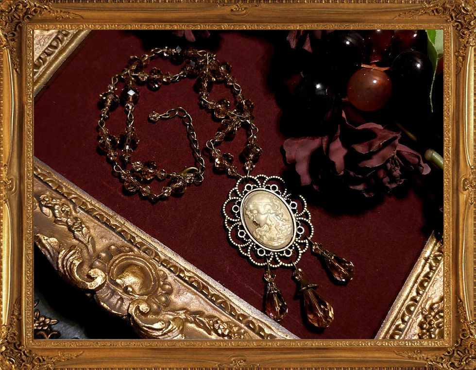 Thumbnail: Vintage brown water drop bead necklace 復古女人像茶色水滴珠頸鏈