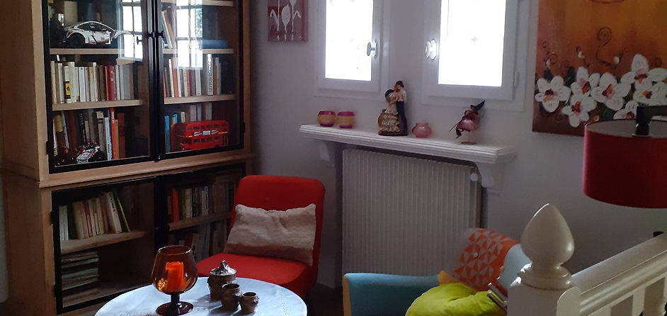 petit coin salon.jpg