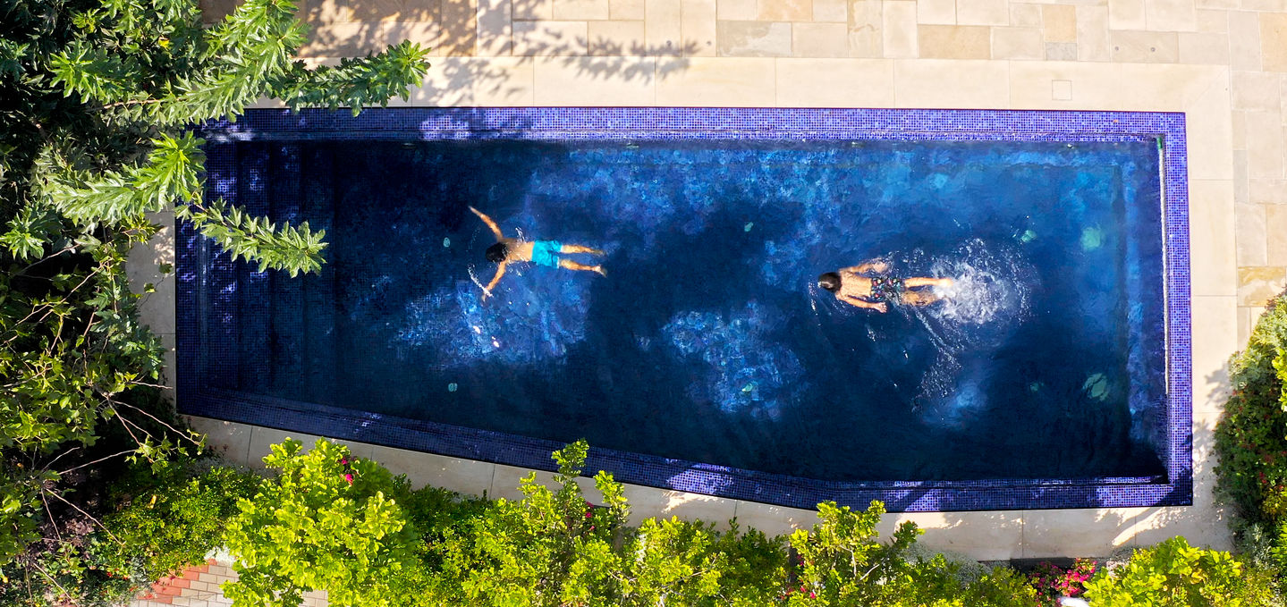 בריכת גלישה משפחתית