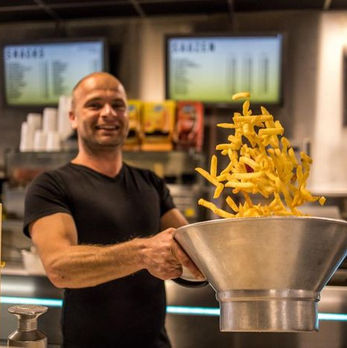 Fries, Frituur Geel, Best fries in Geel, Best Frituur in Geel, Best food in Geel, Budget food in Geel.