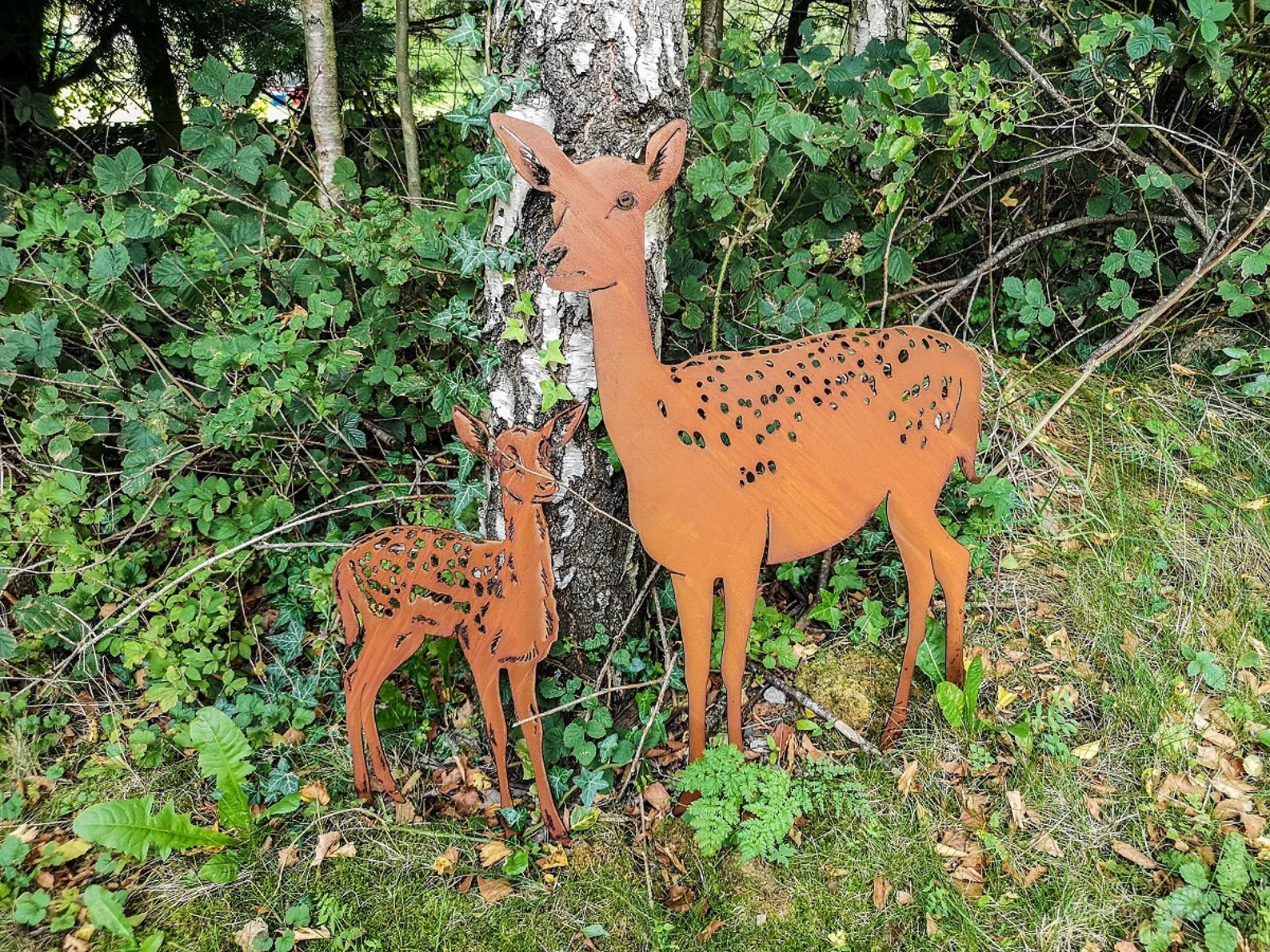 Rusty Metal Doe and Fawn Deer Lawn Decor