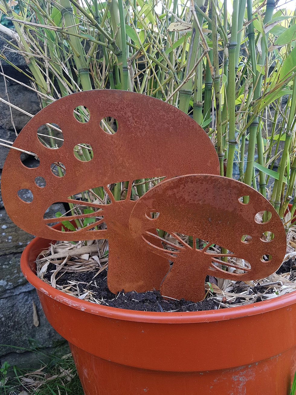 Thumbnail: Rusty Metal Toad Stools / Mushrooms