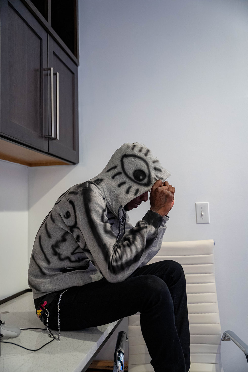 サムネイル： Life Gets Grey // LIFE 025/042