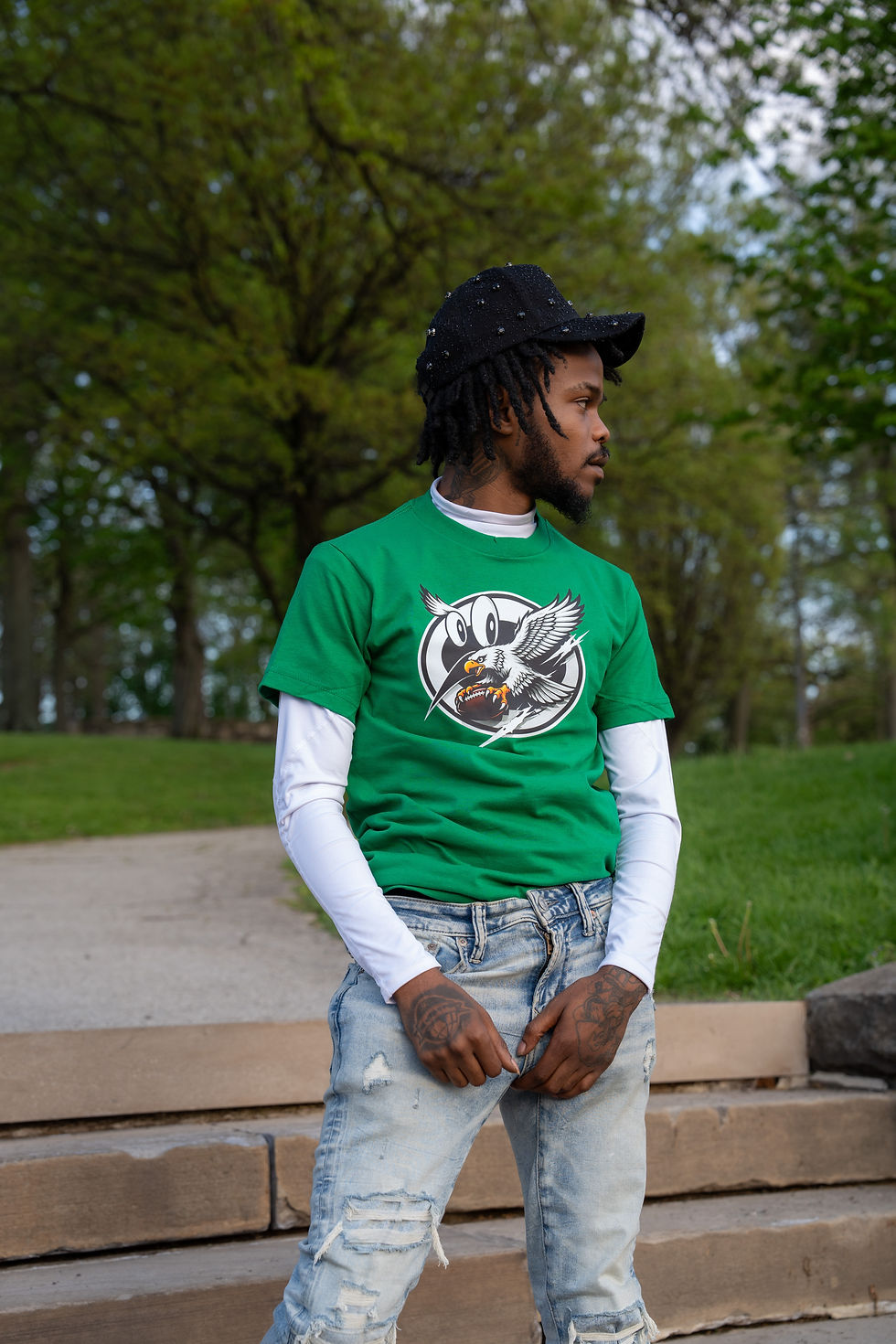 サムネイル： front view of Philadelphia professional football team, Kelly green with the Visions Attire Logo with an Eagle on it