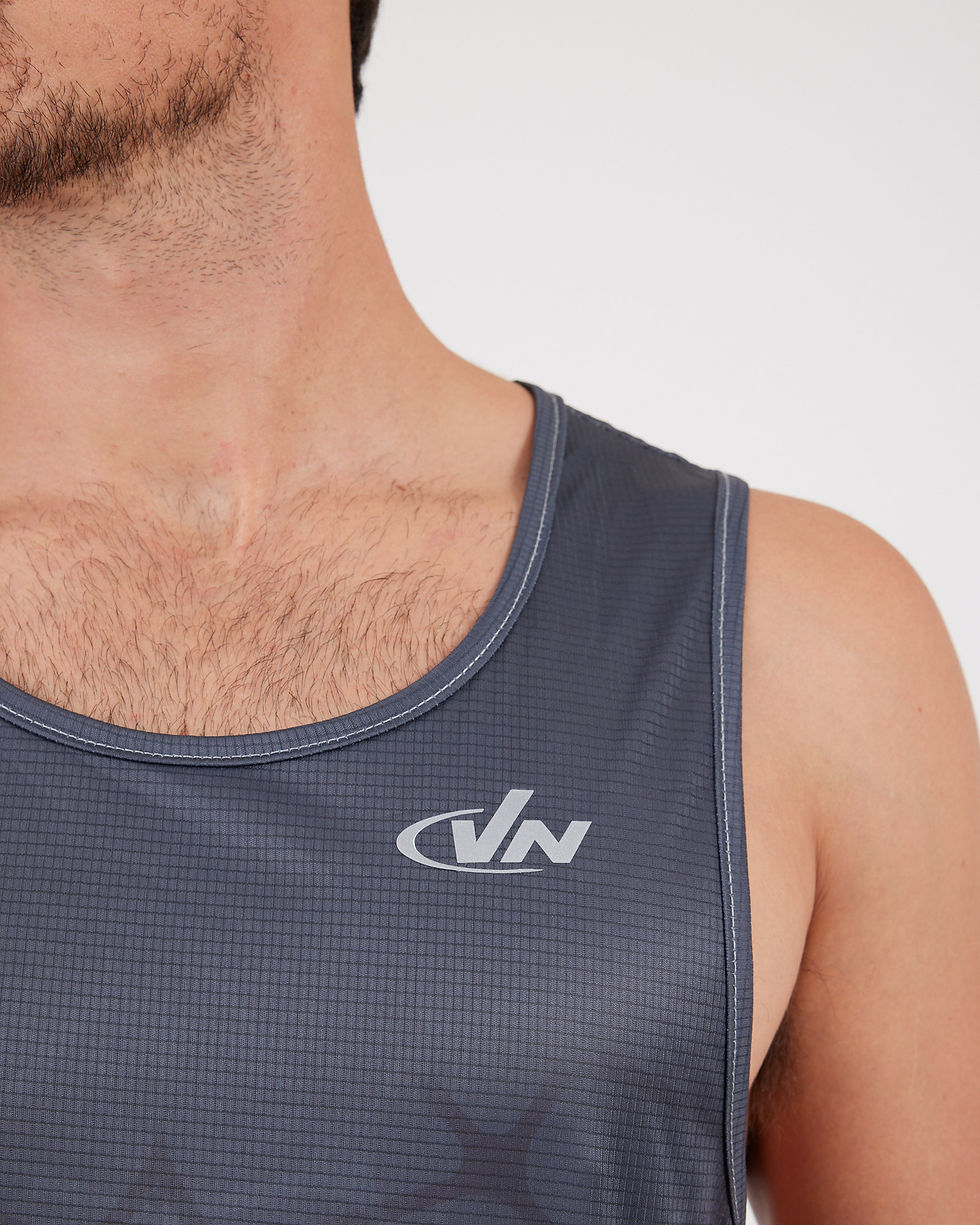 תמונה ממוזערת: VN Racer Tank - גופיית ריצה לגבר בצבע אפור עכביש