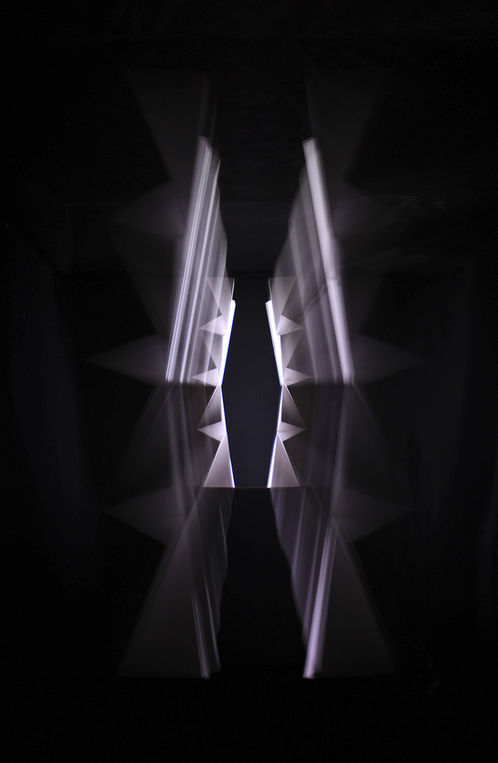 4 Éléments 02, sculpture luminocinétique photographiée en pose longue — série n°2, photo 21, NFT en 5 ex., Fabrice Ainaut, 2013